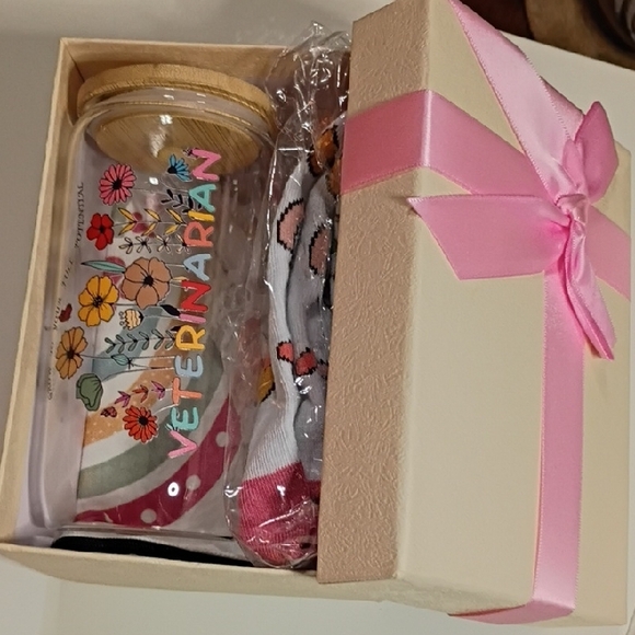 Pink Ribbon Gift Box Set - Picture 4 of 5